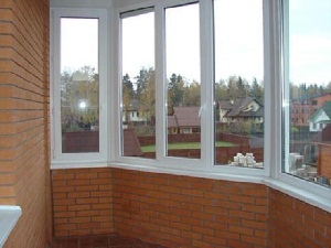 osteklenie-balkonov-plastikovymi-oknami